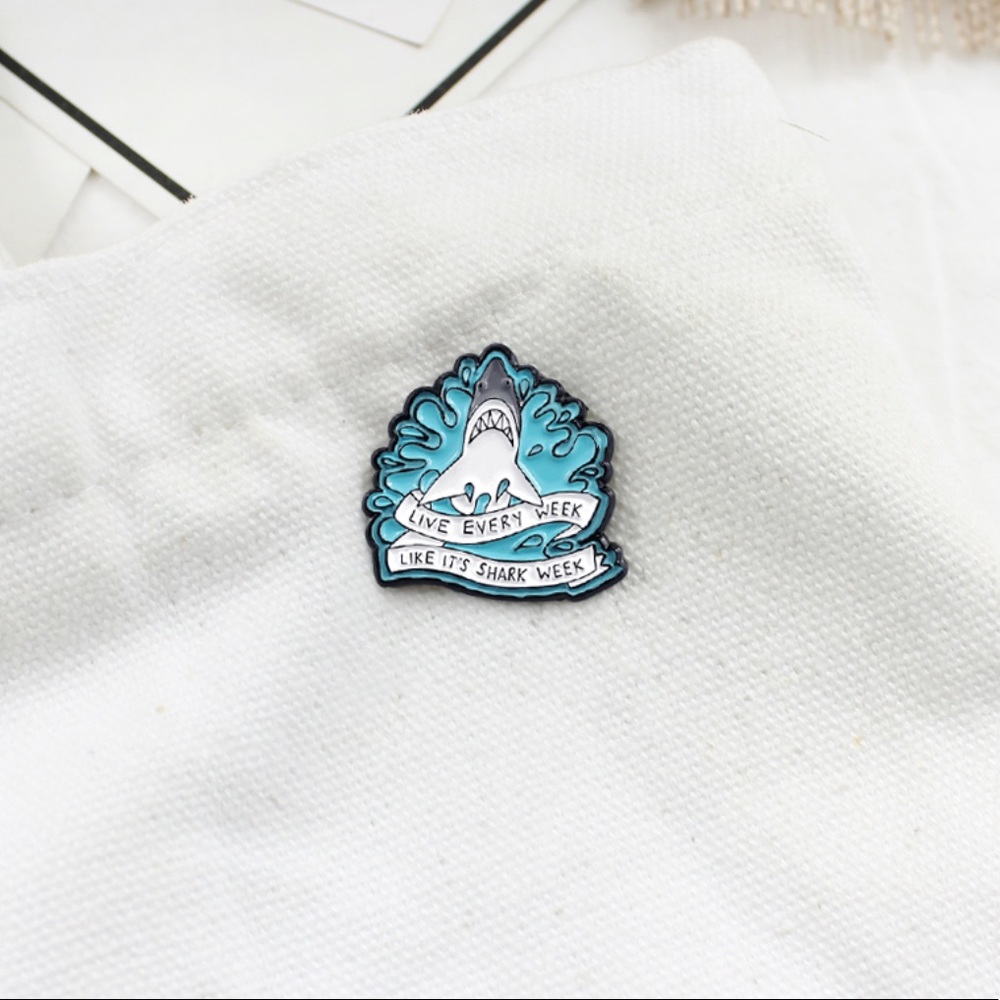 🎉 New Shark Week Pin - Picture 2 of 7